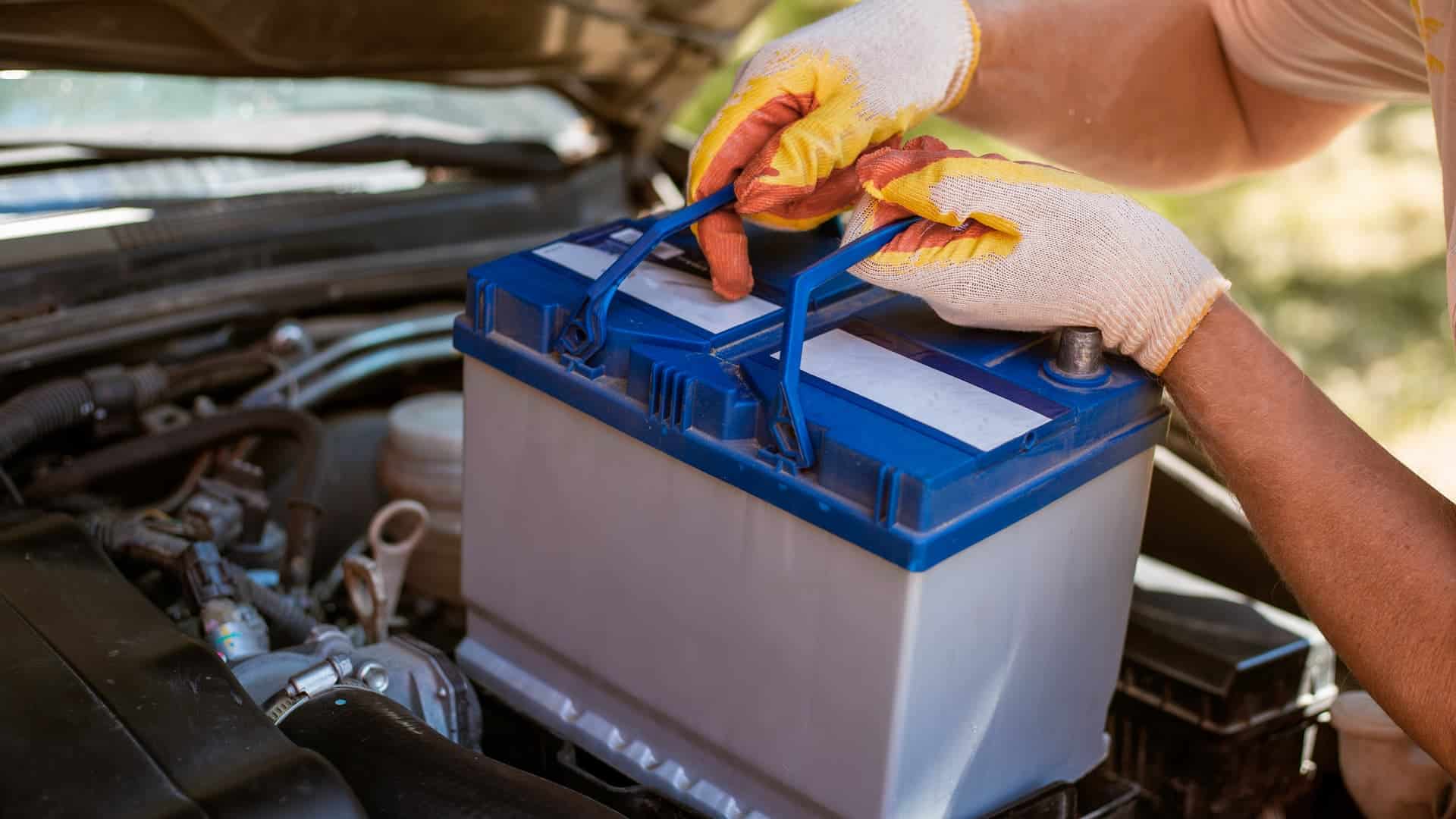 Use gloves when changing battery